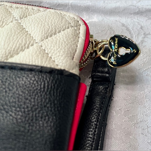 Betsey Johnson Winky Puppy Wristlet with Puppy Face and Puffy Tail - Picture 4 of 14